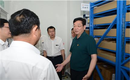 河南航投黨委書記、董事長(zhǎng)張明超 深入中原龍浩開展“不忘初心、牢記使命”主題教育調(diào)研